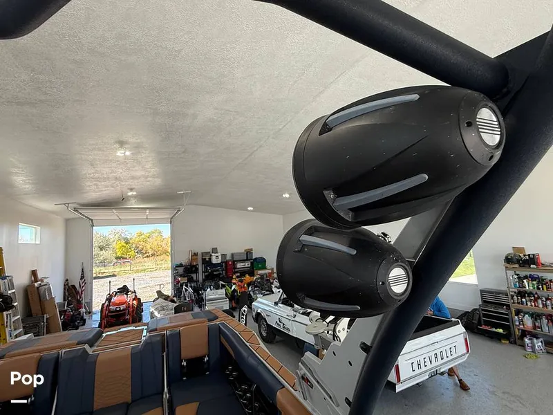 Slide: The Image of Malibu 26 LSV 2023 - 15952520