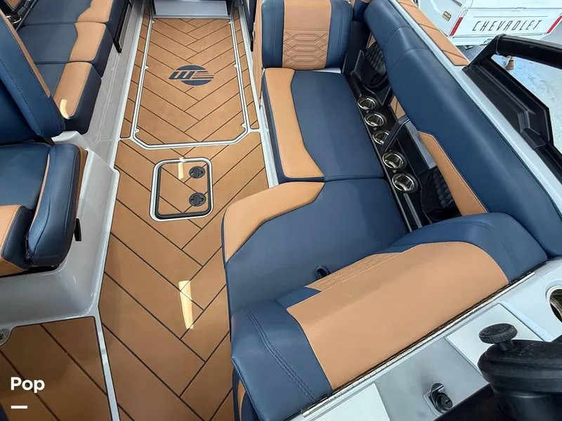 Slide: The Image of Malibu 26 LSV 2023 - 15952521