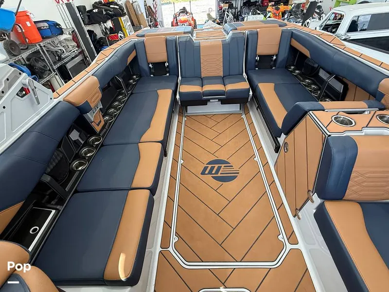 Slide: The Image of Malibu 26 LSV 2023 - 15952522