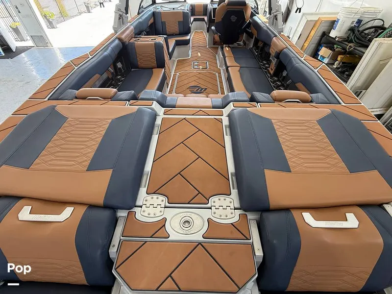 Slide: The Image of Malibu 26 LSV 2023 - 15952471