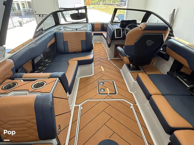 Slide: The Image of Malibu 26 LSV 2023 - 15952529