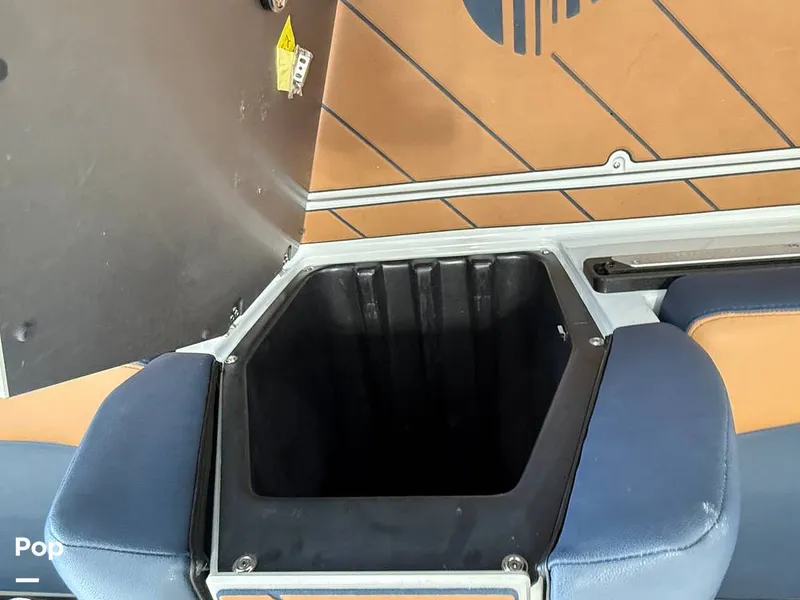 Slide: The Image of Malibu 26 LSV 2023 - 15952530