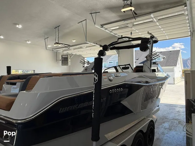 Slide: The Image of Malibu 26 LSV 2023 - 15952707