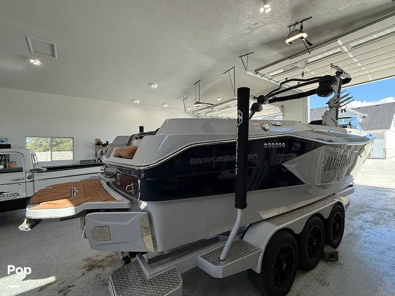 Slide: The Image of Malibu 26 LSV 2023 - 15952711