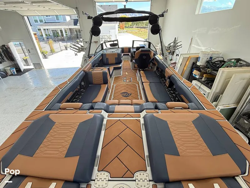 Slide: The Image of Malibu 26 LSV 2023 - 15952472