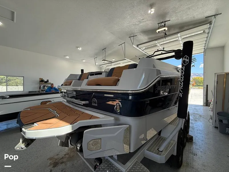 Slide: The Image of Malibu 26 LSV 2023 - 15952713