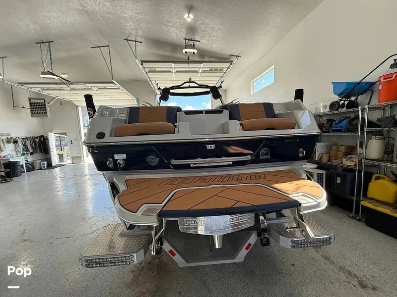 Slide: The Image of Malibu 26 LSV 2023 - 15952715