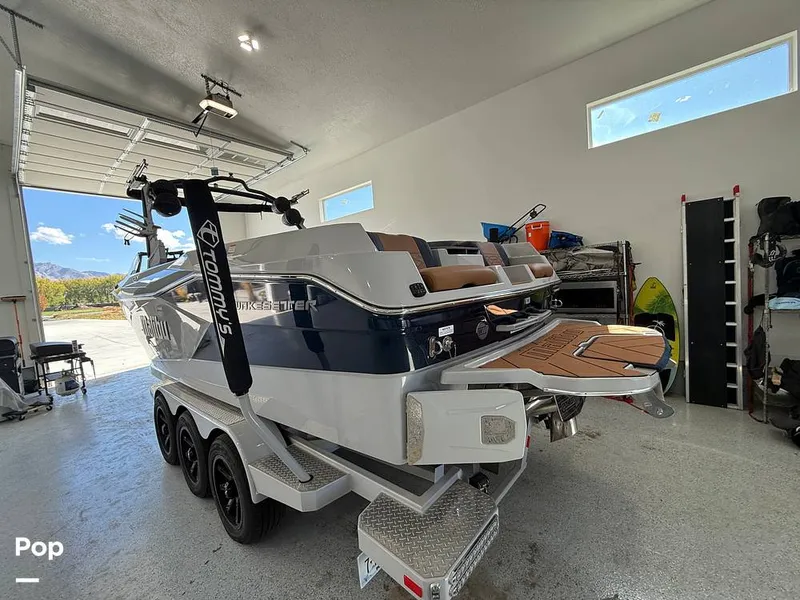 Slide: The Image of Malibu 26 LSV 2023 - 15952716