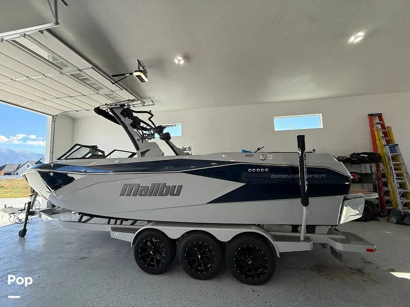 Slide: The Image of Malibu 26 LSV 2023 - 15952717