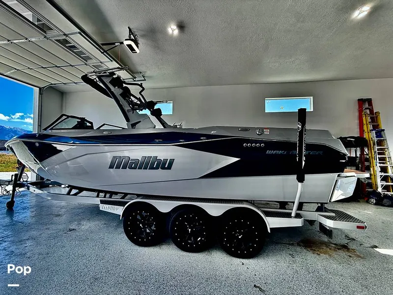 Slide: The Image of Malibu 26 LSV 2023 - 15952718