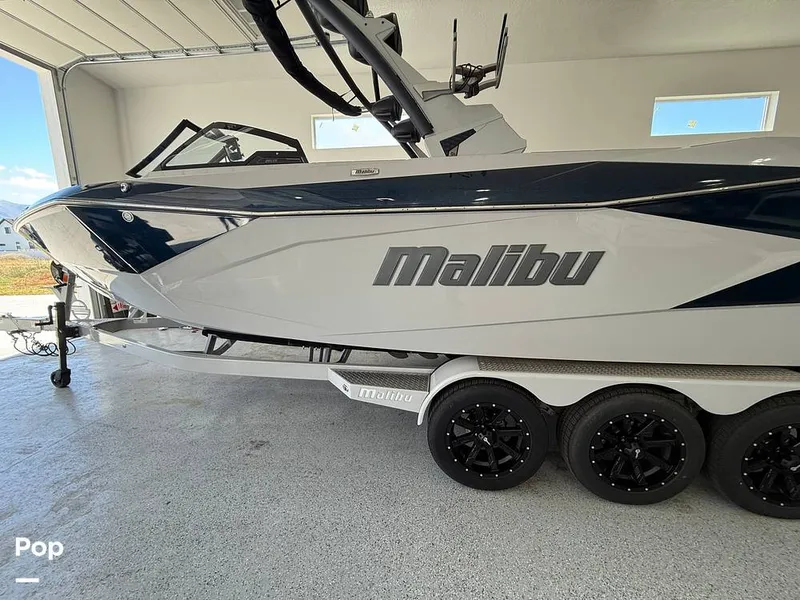 Slide: The Image of Malibu 26 LSV 2023 - 15952719