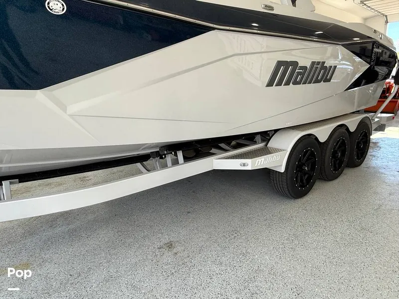 Slide: The Image of Malibu 26 LSV 2023 - 15952721