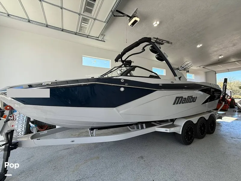 Slide: The Image of Malibu 26 LSV 2023 - 15952723