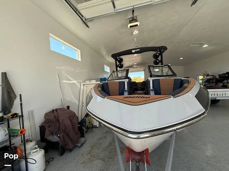 Slide: The Image of Malibu 26 LSV 2023 - 15952725