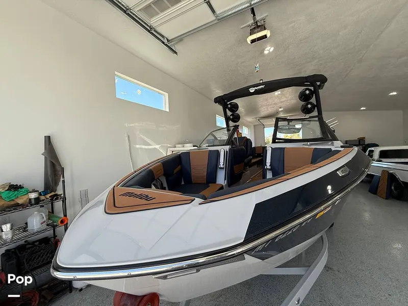 Slide: The Image of Malibu 26 LSV 2023 - 15952726