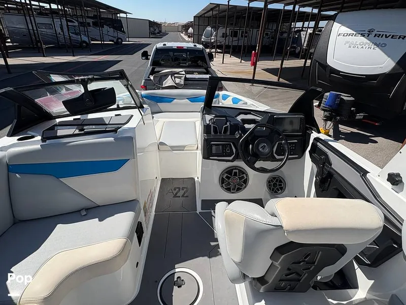 Slide: The Image of Helm/captains Chair/windshield Walk Through - 15978137