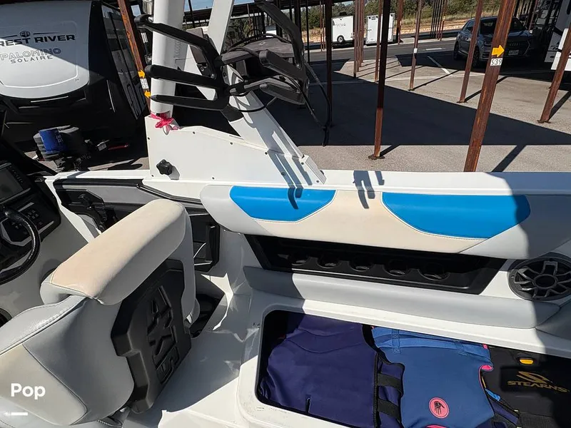 Slide: The Image of Passenger Seating With Storage - 15978139