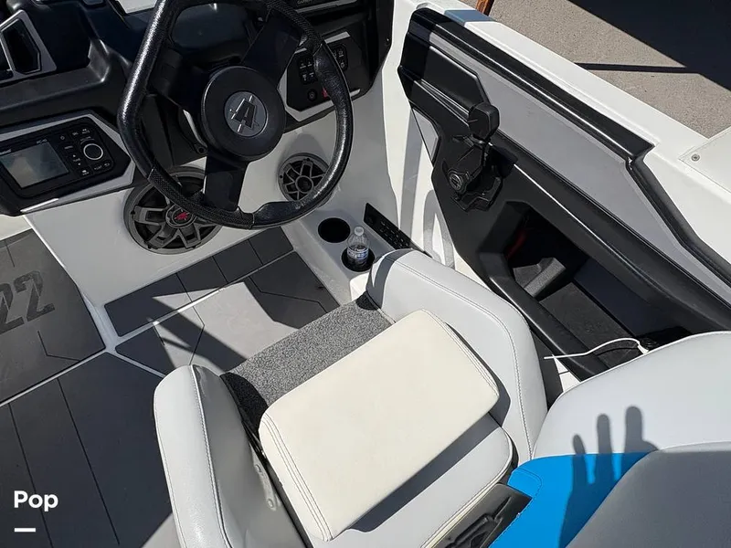 Slide: The Image of Captains Chair - 15978141