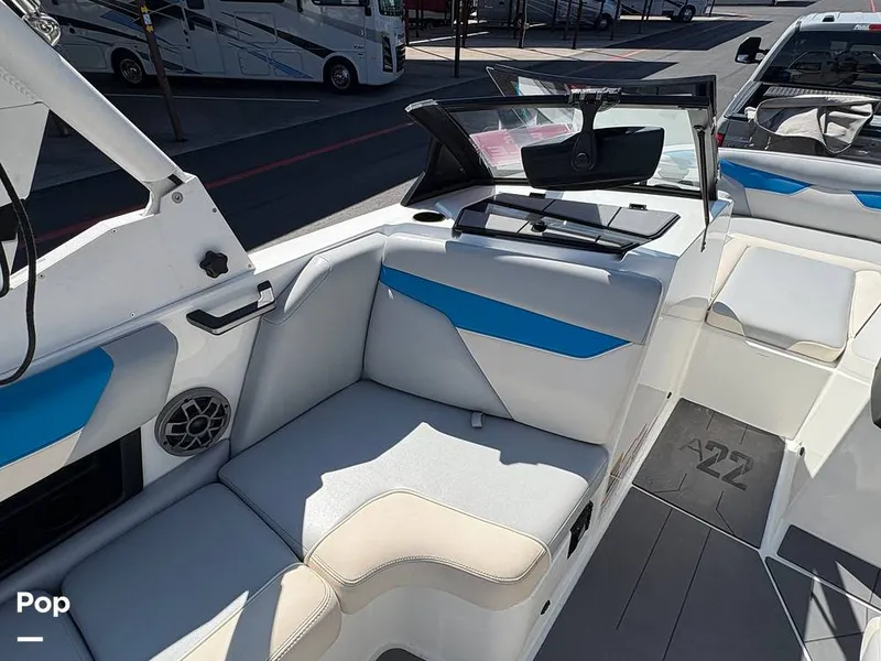 Slide: The Image of Passenger Seating With Storage - 15978142