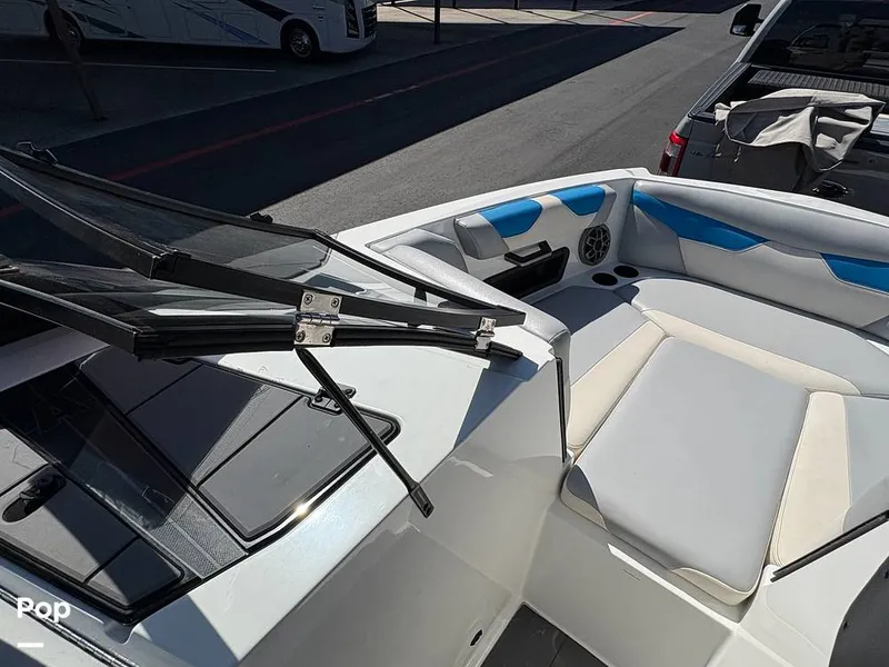 Slide: The Image of Windshield Walk Through - 15978143