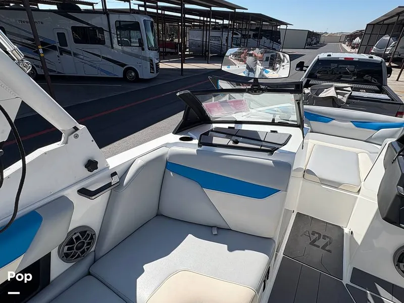 Slide: The Image of Passenger Seating With Storage - 15978144