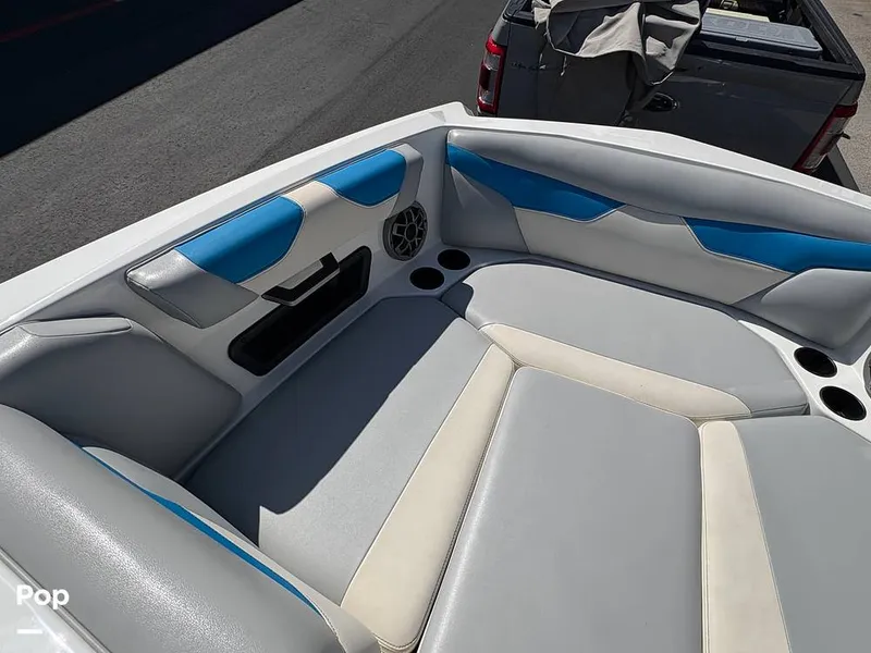 Slide: The Image of Bow Passenger Seating With Storage - 15978145