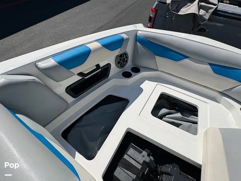 Slide: The Image of Bow Passenger Seating With Storage - 15978146