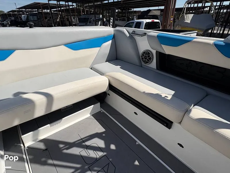 Slide: The Image of Passenger Seating With Storage - 15978163