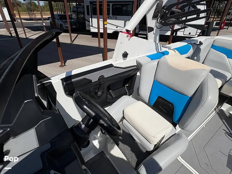 Slide: The Image of Captains Chair - 15978171