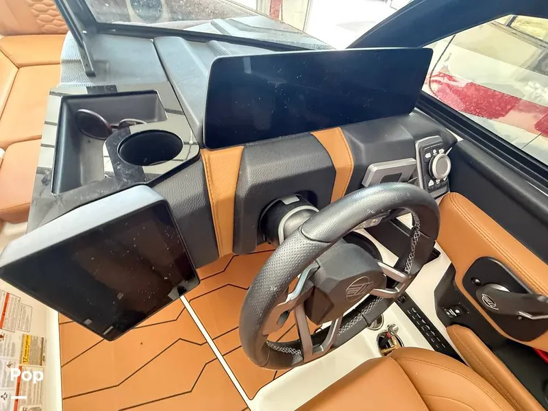 Slide: The Image of Malibu Wakesetter 24 MXZ 2025 - 16049647