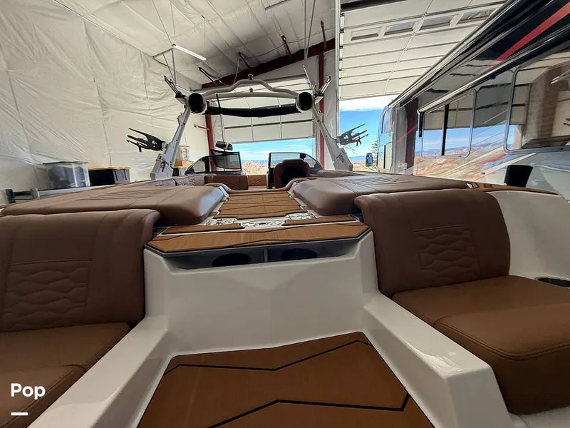 Slide: The Image of Malibu Wakesetter 24 MXZ 2025 - 16049885