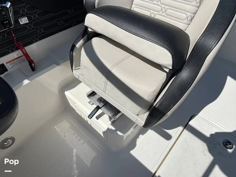 Slide: The Image of Sea Ray SPX 210 2025 - 15907667