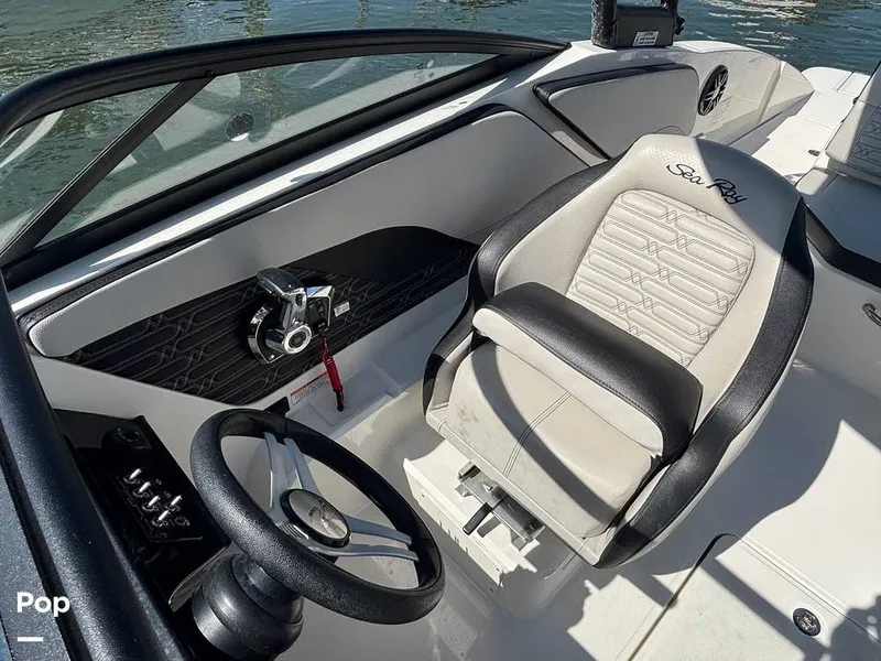 Slide: The Image of Sea Ray SPX 210 2025 - 15907662