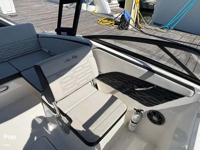 Slide: The Image of Sea Ray SPX 210 2025 - 15907663