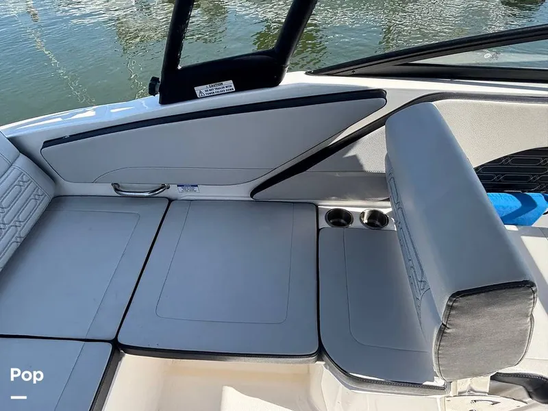 Slide: The Image of Sea Ray SPX 210 2025 - 15907641