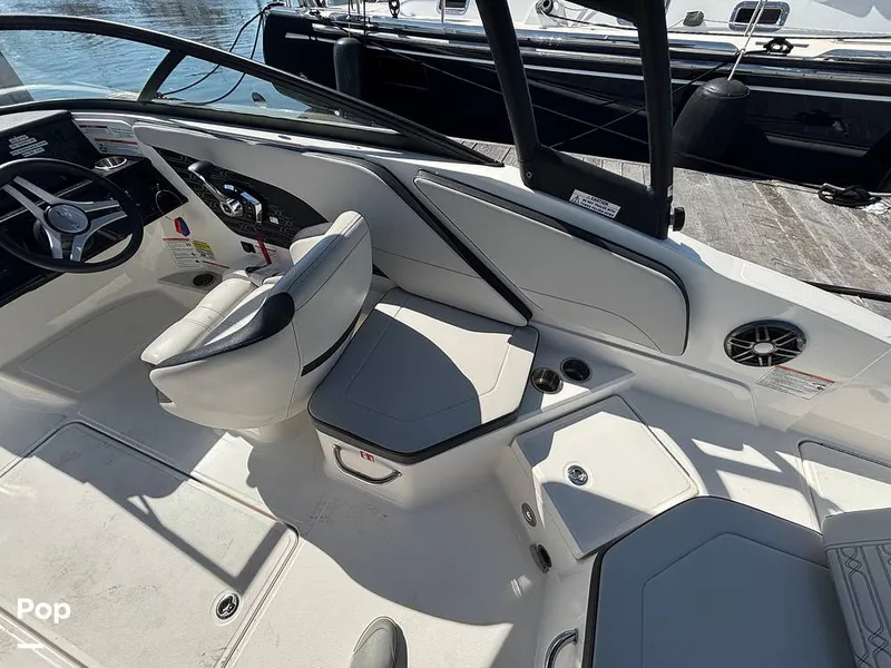 Slide: The Image of Sea Ray SPX 210 2025 - 15907644