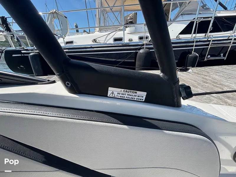 Slide: The Image of Sea Ray SPX 210 2025 - 15907645