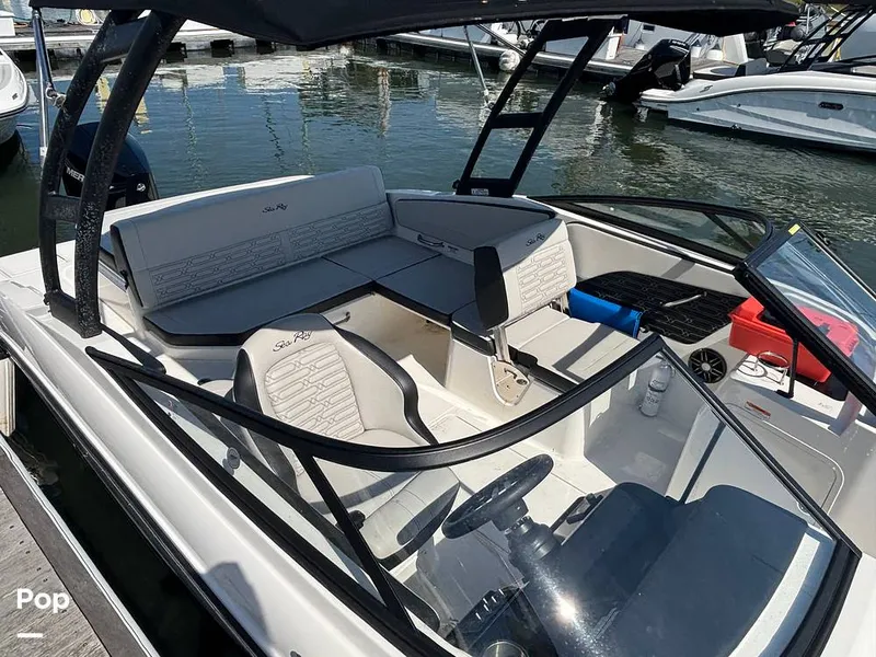 Slide: The Image of Sea Ray SPX 210 2025 - 15907653