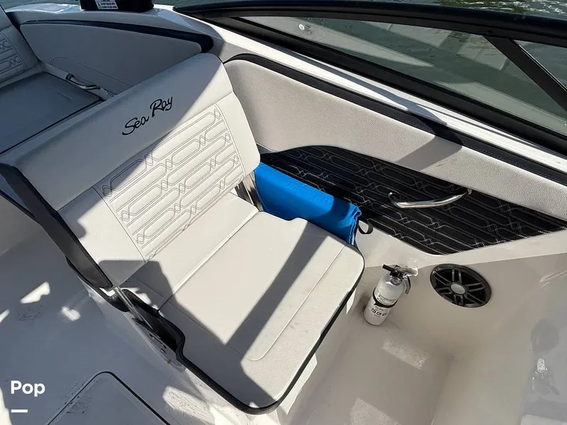 Slide: The Image of Sea Ray SPX 210 2025 - 15907632