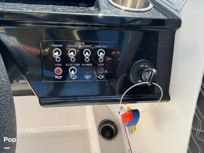 Slide: The Image of Sea Ray SPX 210 2025 - 15907637