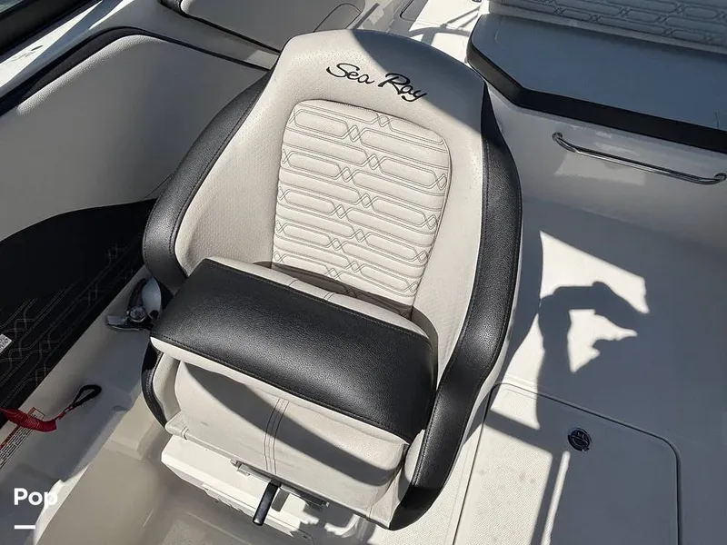 Slide: The Image of Sea Ray SPX 210 2025 - 15907422