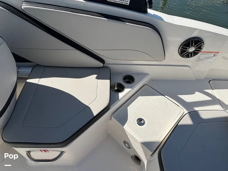 Slide: The Image of Sea Ray SPX 210 2025 - 15907424