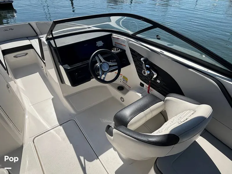 Slide: The Image of Sea Ray SPX 210 2025 - 15907413