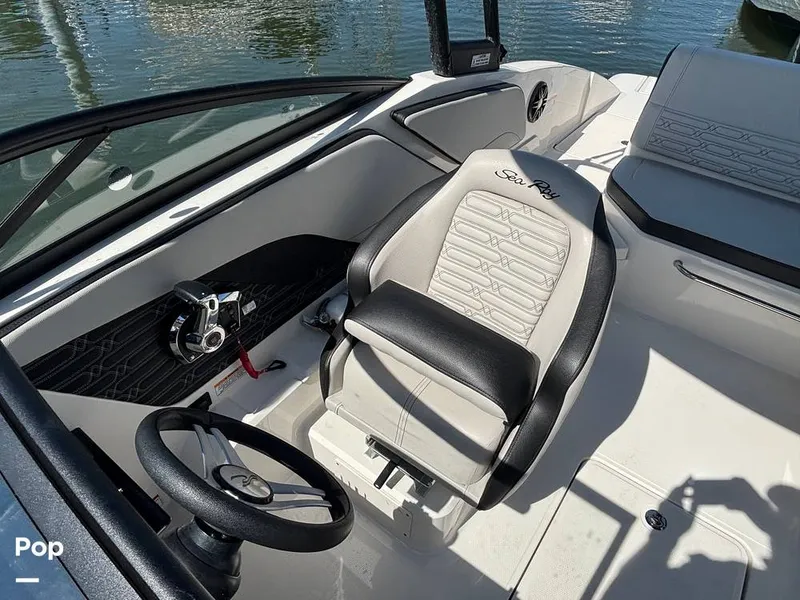 Slide: The Image of Sea Ray SPX 210 2025 - 15907417