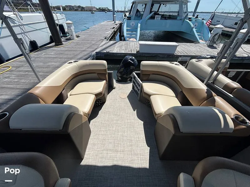 Slide: The Image of Lowe SS 230W 2024 - 15907196