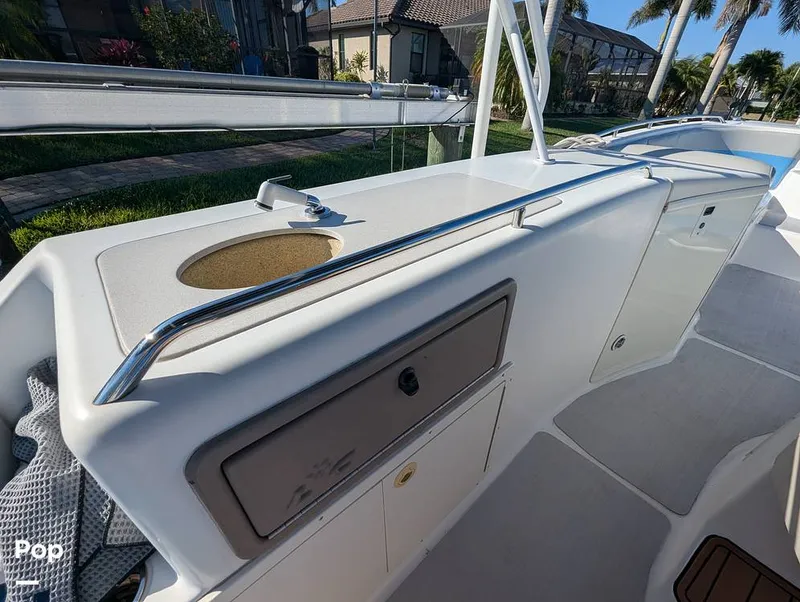 Slide: The Image of World Cat 266 LC 2001 - 16066254