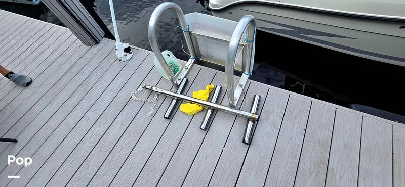 Slide: The Image of Hydra-Sports Vector 2300 VX 2011 - 16044495