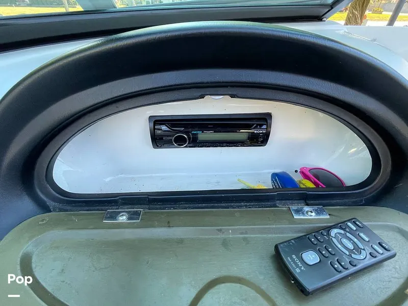 Slide: The Image of Sea Ray 205 Sport 2012 - 15973410