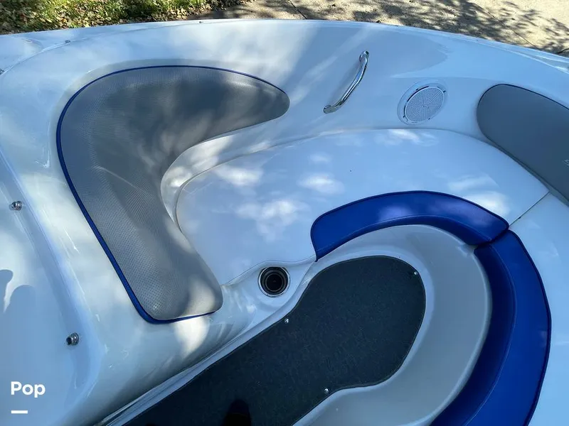 Slide: The Image of Sea Ray 205 Sport 2012 - 15973442