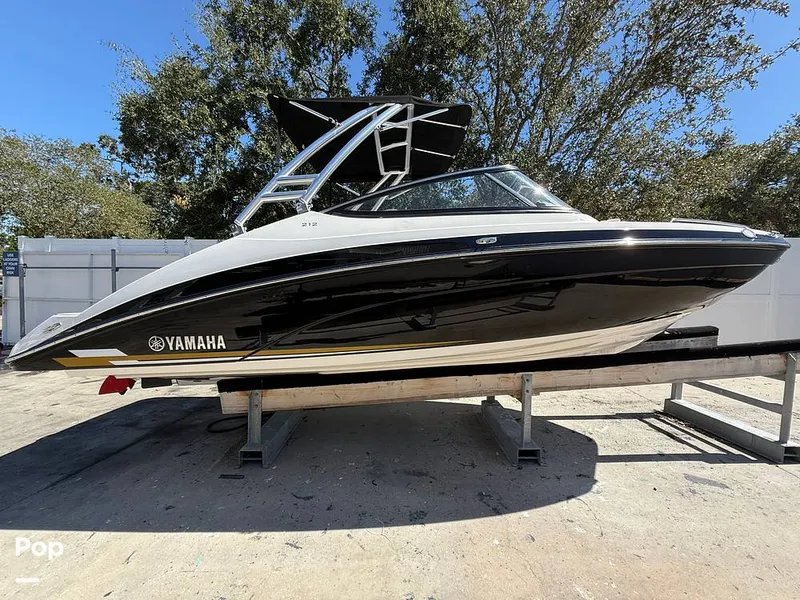 Slide: The Image of Yamaha 212X 2020 - 15974640